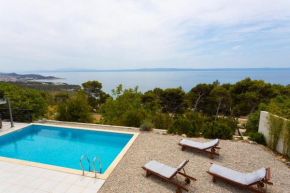 Sea view Villa Marko, villa in Makarska with private pool, jacuzzi, BBQ grill, children's playground